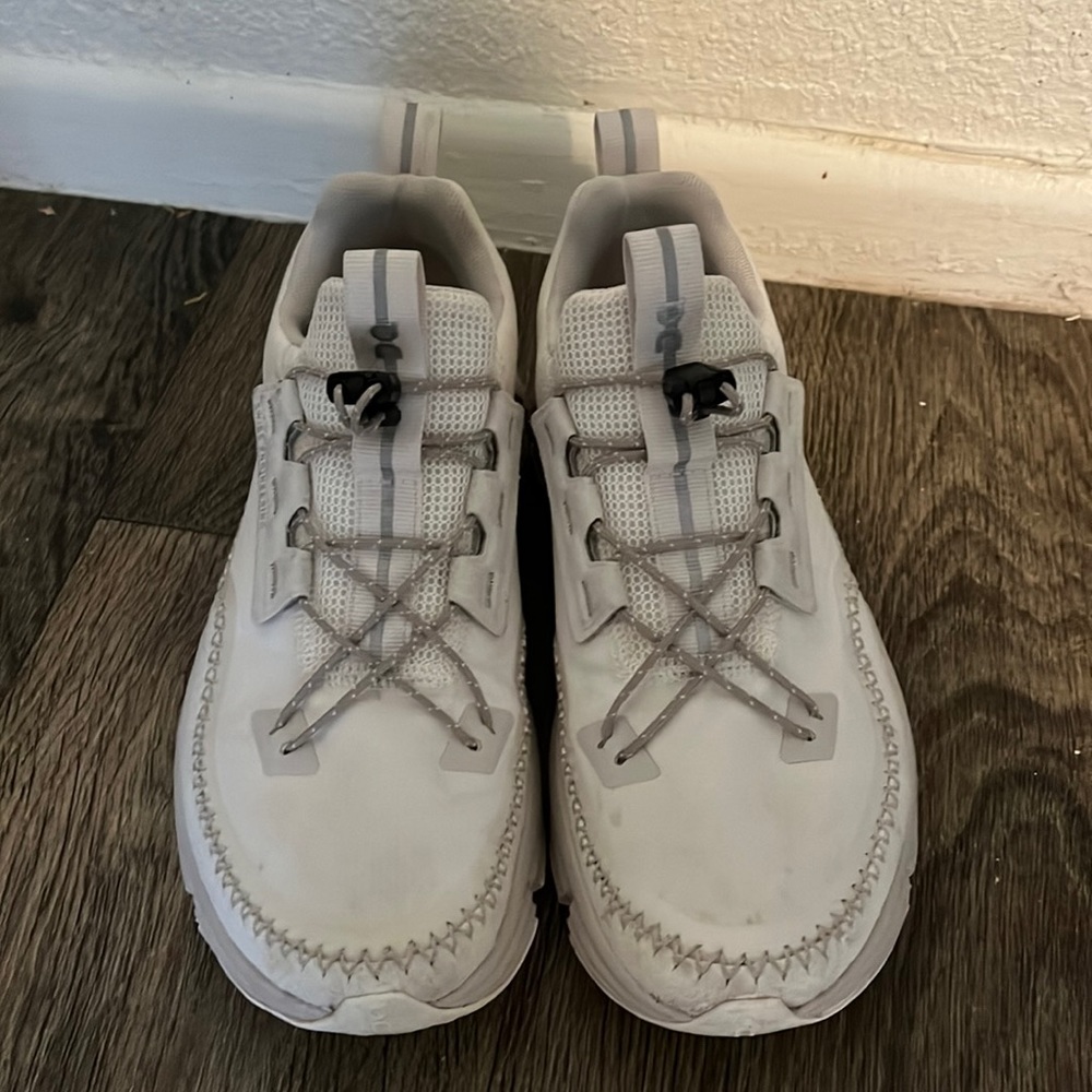 On Running Cloudaway Cloudtech Sneakers